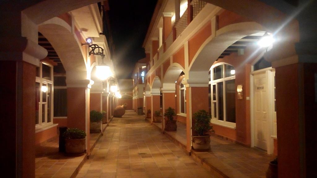 Lloyds Beach Club Torrevieja Exterior photo